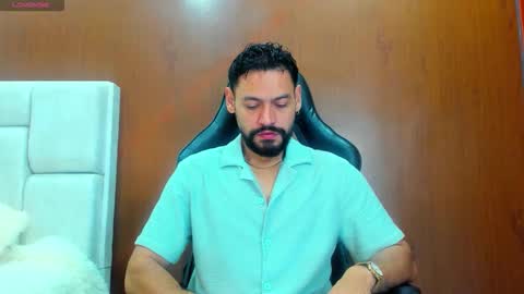 Snapshot of derrybigger_cm chatting on 11/23/25, 02:17 DerryBigger CM online show from 11/23/25, 02:17