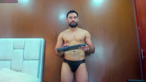 Snapshot of derrybigger_cm chatting on 12/19/25, 07:43 DerryBigger CM online show from 12/19/25, 07:43