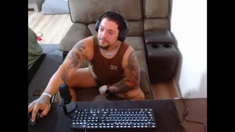 Snapshot of desertadventurer25 chatting on 10/10/25, 06:40 desertadventurer25 online show from 10/10/25, 06:40