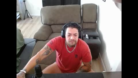 Snapshot of desertadventurer25 chatting on 10/15/25, 02:17 desertadventurer25 online show from 10/15/25, 02:17