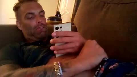 Snapshot of desertan20 chatting on 10/06/25, 10:40 Tall and Handsome online show from 10/06/25, 10:40