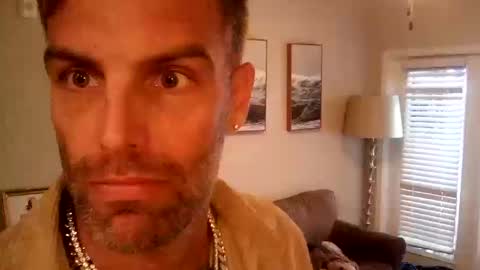 Snapshot of desertan20 chatting on 10/12/25, 04:39 Tall and Handsome online show from 10/12/25, 04:39