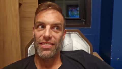 Snapshot of desertan20 chatting on 11/10/25, 12:31 Tall and Handsome online show from 11/10/25, 12:31