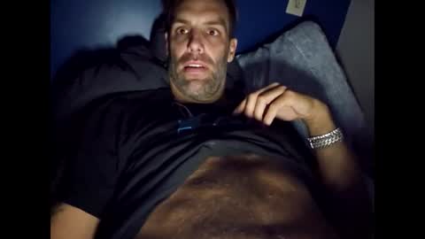 Snapshot of desertan20 chatting on 11/17/25, 10:21 Tall and Handsome online show from 11/17/25, 10:21