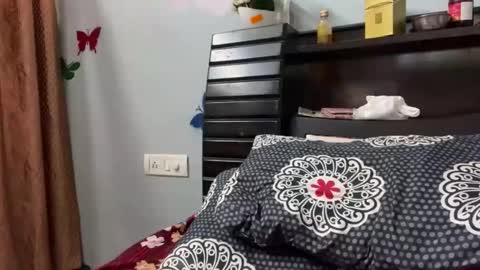 Snapshot of desi_punjabn chatting on 11/24/25, 03:28 simran online show from 11/24/25, 03:28