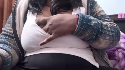 Snapshot of desi_punjabn chatting on 12/18/25, 04:18 simran online show from 12/18/25, 04:18