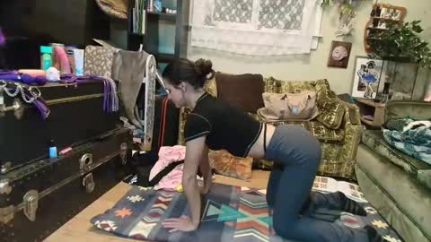 Snapshot of desimonroe chatting on 01/01/25, 03:03 desimonroe online show from 01/01/25, 03:03