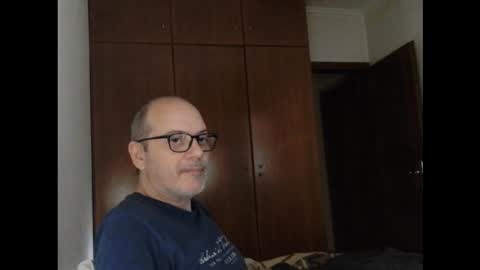 Snapshot of desing_x chatting on 10/18/25, 02:51 Desing online show from 10/18/25, 02:51