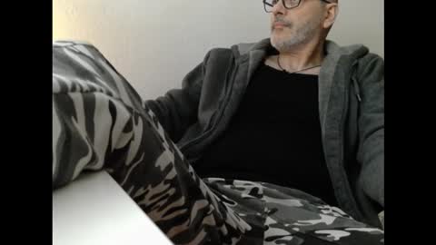 Snapshot of desing_x chatting on 10/30/25, 04:19 Desing online show from 10/30/25, 04:19