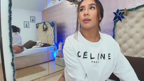 Snapshot of desire_sara chatting on 01/09/25, 03:44 Sara Desire online show from 01/09/25, 03:44