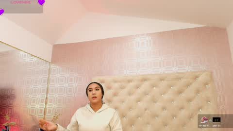 Snapshot of desire_sara chatting on 01/15/25, 12:25 Sara Desire online show from 01/15/25, 12:25