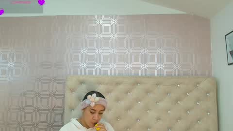 Snapshot of desire_sara chatting on 01/19/25, 12:28 Sara Desire online show from 01/19/25, 12:28