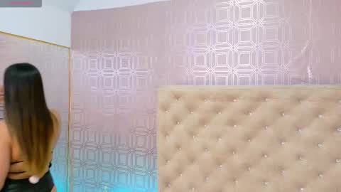 Snapshot of desire_sara chatting on 11/22/25, 12:15 Sara Desire online show from 11/22/25, 12:15