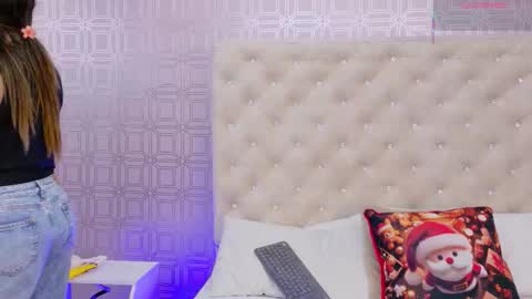 Snapshot of desire_sara chatting on 11/25/25, 12:16 Sara Desire online show from 11/25/25, 12:16