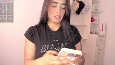 Snapshot of desired_breasts chatting on 05/03/26, 06:36 Sophie online show from 05/03/26, 06:36