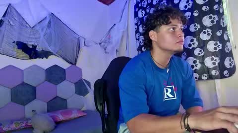 TORI AND MR. BEAR online show from 10/31/25, 06:20