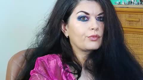 HellenMoon online show from 02/05/26, 10:36