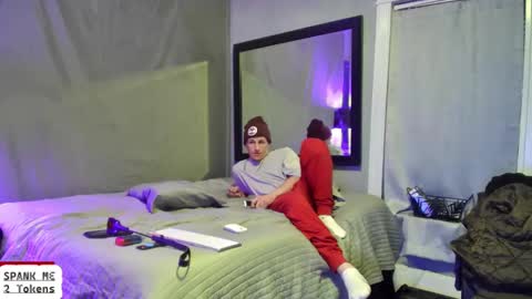 Snapshot of desiriabledesiri chatting on 12/22/24, 07:33 Ryley Rydes online show from 12/22/24, 07:33