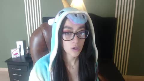 Snapshot of desiring__angel chatting on 12/18/24, 01:34 Desiring Angel online show from 12/18/24, 01:34