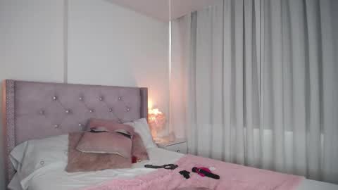 Snapshot of destinysweet21 chatting on 12/21/24, 04:36 destinysweet21 online show from 12/21/24, 04:36