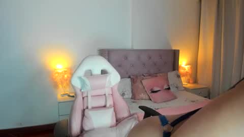 Snapshot of destinysweet21 chatting on 10/10/25, 11:04 destinysweet21 online show from 10/10/25, 11:04