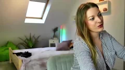 Snapshot of dettyblondie chatting on 01/22/25, 12:49 DettyBlondie online show from 01/22/25, 12:49