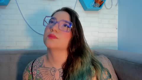 Snapshot of deva_blue chatting on 03/04/25, 03:33 Deva Blue online show from 03/04/25, 03:33