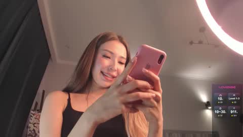 Snapshot of devaivy chatting on 10/29/25, 10:17 Deva online show from 10/29/25, 10:17