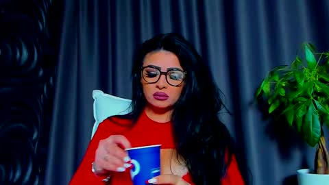 Snapshot of devashaqueen chatting on 02/24/25, 08:38 Devasha online show from 02/24/25, 08:38