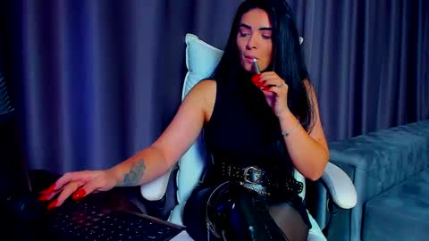 Snapshot of devashaqueen chatting on 12/04/25, 10:24 Devasha online show from 12/04/25, 10:24