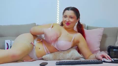 Snapshot of devilishpuss chatting on 02/13/25, 03:35 AlexaMills online show from 02/13/25, 03:35