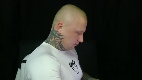 Snapshot of devilwithtats chatting on 05/05/26, 01:19 Lucian online show from 05/05/26, 01:19