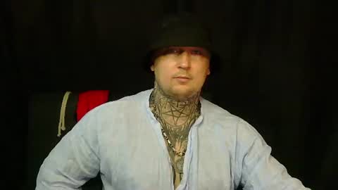 Snapshot of devilwithtats chatting on 07/12/26, 11:45 Lucian online show from 07/12/26, 11:45