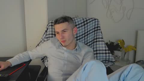 devin_ho online show from 02/12/25, 01:52