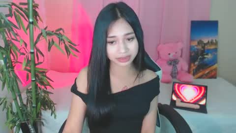 Snapshot of devine_goddessx chatting on 01/24/25, 11:04 Devine Greyson online show from 01/24/25, 11:04