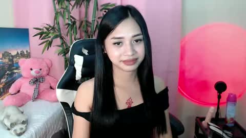 Snapshot of devine_goddessx chatting on 02/01/25, 01:09 Devine Greyson online show from 02/01/25, 01:09