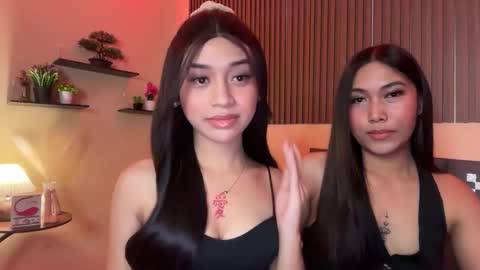 Snapshot of devine_goddessx chatting on 09/29/25, 12:21 Devine Greyson online show from 09/29/25, 12:21