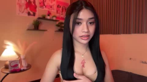 Snapshot of devine_goddessx chatting on 10/19/25, 09:54 Devine Greyson online show from 10/19/25, 09:54