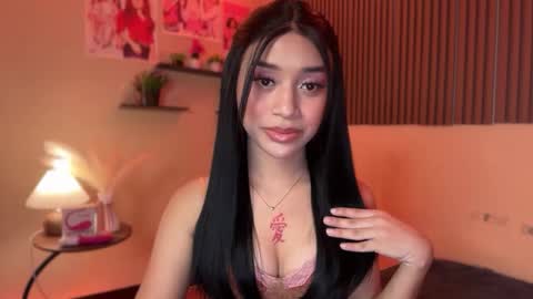 Snapshot of devine_goddessx chatting on 10/20/25, 12:27 Devine Greyson online show from 10/20/25, 12:27