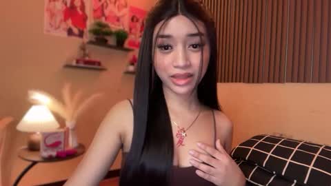 Snapshot of devine_goddessx chatting on 10/29/25, 01:13 Devine Greyson online show from 10/29/25, 01:13