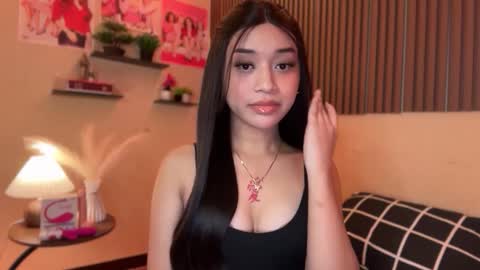 Snapshot of devine_goddessx chatting on 10/30/25, 12:50 Devine Greyson online show from 10/30/25, 12:50