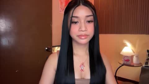 Snapshot of devine_goddessx chatting on 11/17/25, 01:22 Devine Greyson online show from 11/17/25, 01:22