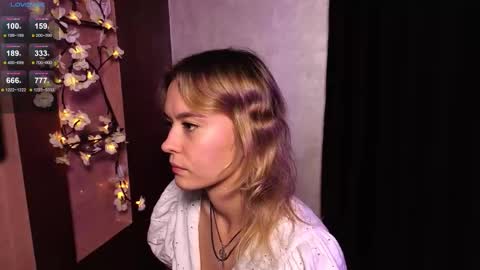 Snapshot of devonacast19 chatting on 09/30/25, 02:11 Libena online show from 09/30/25, 02:11