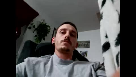 Snapshot of devour112376 chatting on 09/28/25, 07:36 DeVour online show from 09/28/25, 07:36