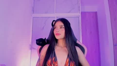 Snapshot of devours_fire chatting on 05/30/26, 10:07 Sara 3 online show from 05/30/26, 10:07