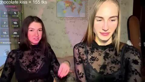 Snapshot of devpip chatting on 11/19/25, 01:44 Pippi online show from 11/19/25, 01:44