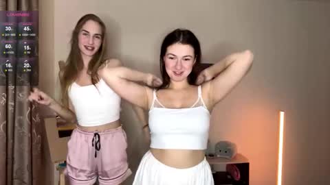 Snapshot of devpip chatting on 11/28/25, 01:25 Pippi online show from 11/28/25, 01:25