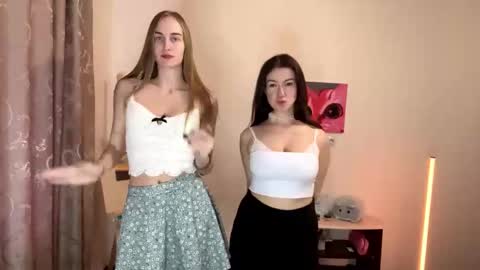 Snapshot of devpip chatting on 11/29/25, 09:56 Pippi online show from 11/29/25, 09:56