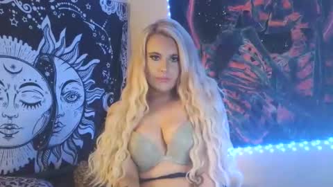 devyn winter online show from 10/31/25, 05:14