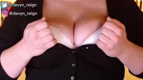 Snapshot of devynreign chatting on 10/05/25, 05:55 Devyn Reign online show from 10/05/25, 05:55